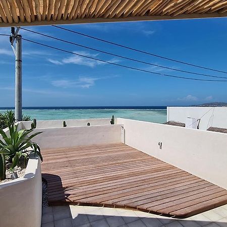 Shore Thing Gili Air Beachfront Apartment Екстер'єр фото