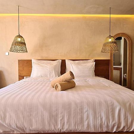 Shore Thing Gili Air Beachfront Apartment Екстер'єр фото