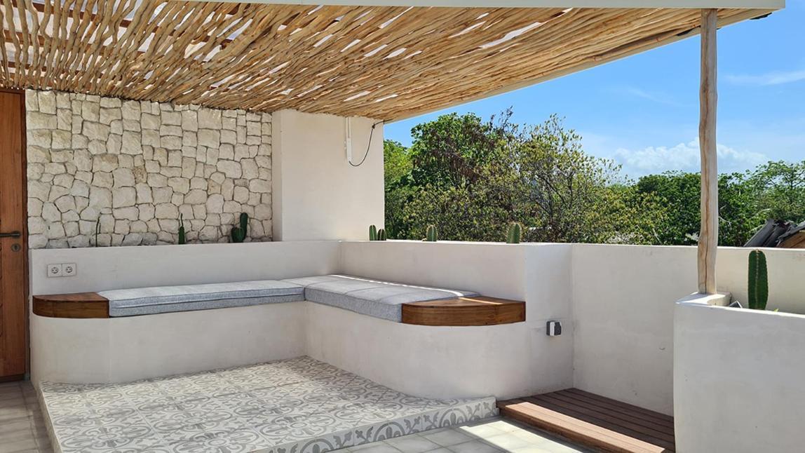 Shore Thing Gili Air Beachfront Apartment Екстер'єр фото