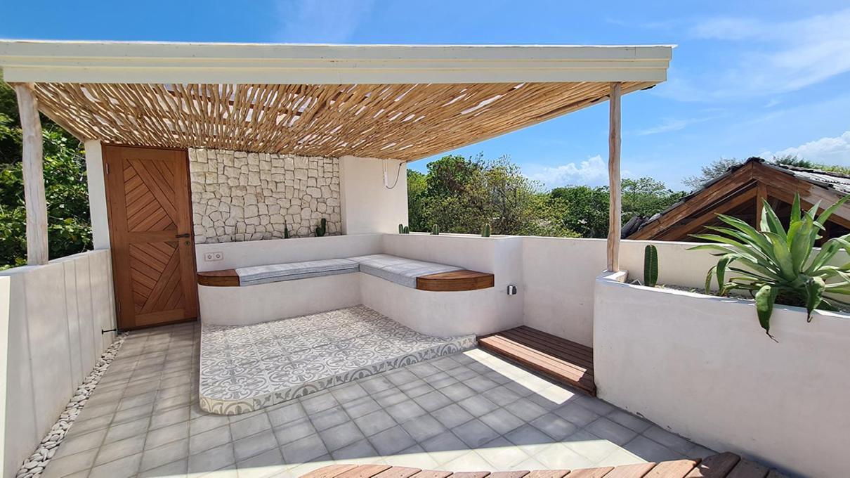 Shore Thing Gili Air Beachfront Apartment Екстер'єр фото